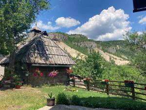Splošen pogled na gorovje oz. razgled na gore, ki ga ponuja apartma