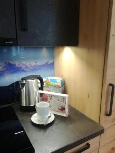 Príslušenstvo na prípravu kávy alebo čaju v ubytovaní Appartement Ferienwohnung Bergahorn Gröbming
