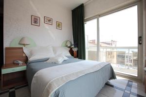 Llit o llits en una habitació de Hotel Baviera