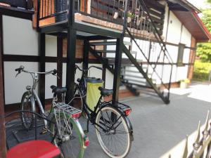 two bikes parked next to a building with a staircase at OSTOJA SŁAWIANOWO nad jeziorem in Sławianowo