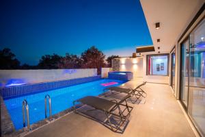 Kép Tarhan 2 - 1 Bedroom with 2 jacuzzi in Kalkan szállásáról Çavdır városában a galériában