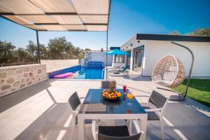 Kép Tarhan 2 - 1 Bedroom with 2 jacuzzi in Kalkan szállásáról Çavdır városában a galériában