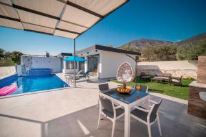 Kép Tarhan 2 - 1 Bedroom with 2 jacuzzi in Kalkan szállásáról Çavdır városában a galériában Még 24 kép