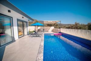 Kép Tarhan 2 - 1 Bedroom with 2 jacuzzi in Kalkan szállásáról Çavdır városában a galériában