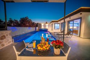 Kép Tarhan 2 - 1 Bedroom with 2 jacuzzi in Kalkan szállásáról Çavdır városában a galériában