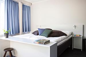 Säng eller sängar i ett rum på Comfort Hotel City