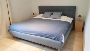 a bed with two blue pillows on top of it at Ferienwohnung Amselring in Heringsdorf