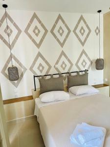 Postel nebo postele na pokoji v ubytování Atma Beach Rooms & Suites