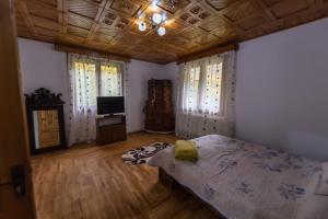 Ένα ή περισσότερα κρεβάτια σε δωμάτιο στο Casa Stirbei