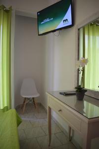 A television and/or entertainment centre at Mirto Beach Hotel & Restaurant