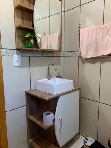 ห้องน้ำของ CASA TREIN - há 20 minutos do centro de Gramado