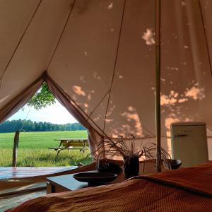 Foto sihtkohas Østermarie asuva majutusasutuse Under Canvas Bornholm galeriist