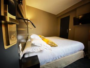 Cama ou camas em um quarto em Hotel Molière