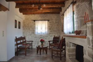 Posedenie v ubytovaní Stratos Villas
