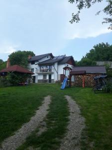 a house with a playground in the yard at Casa Mariana - Comuna Arefu, Transfăgărășan in Căpăţîneni-Ungureni