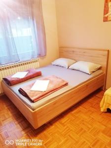 Un pat sau paturi într-o cameră la Studio apartment Meli