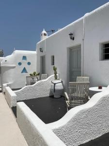 a white building with a toilet on a patio at Vougli View Mykonos in Drafaki