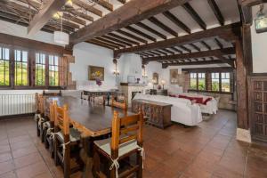 Restaurace v ubytování Cantabria Collection - Espectacular casona cerca de la Colegiata
