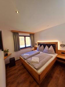 Кровать или кровати в номере Gut Stein Panoramalodge