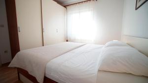 Ένα ή περισσότερα κρεβάτια σε δωμάτιο στο Apartments Ivos