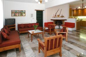 Posedenie v ubytovaní Stratos Villas