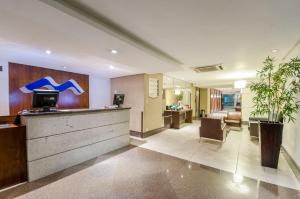 a lobby with a bar in a hospital at Hotel Saint Paul in Manaus