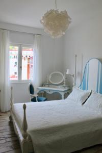 a hospital room with a bed and a table at Cetara Costa d'Amalfi Residence in Cetara