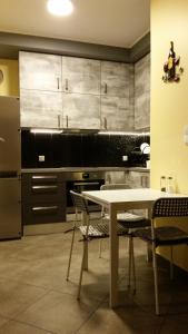 Kuchyňa alebo kuchynka v ubytovaní Apartament Osiedle Garnizon