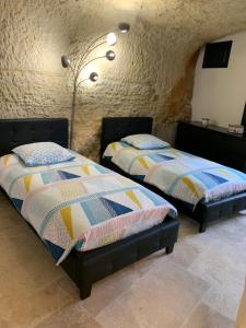 two beds sitting next to each other in a room at Au Petit Nice in Nazelles
