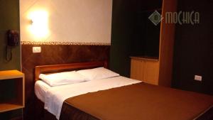 Letto o letti in una camera di Hostal Residencial Mochica