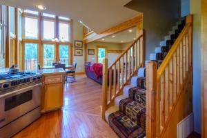 Kuchyň nebo kuchyňský kout v ubytování Bristlecone Cabin