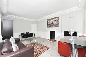 A seating area at Soho Apartment, Piccadilly & Regent Street