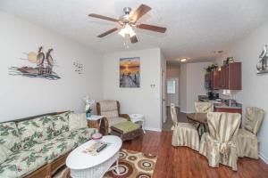 A seating area at Gulfstream 1924 Second Row Condo near downtown Myrtle Beach - Winter Rental Friendly