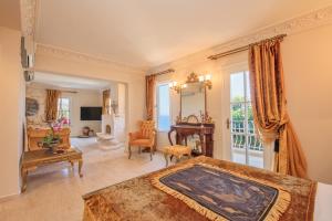 TV a/nebo společenská místnost v ubytování Lukka Exclusive Hotel – Adult Only +12