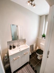 Ванная комната в Luxury Sea View Apartment
