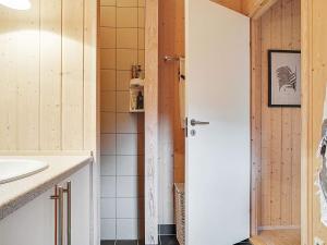 Koupelna v ubytování 6 person holiday home in Slagelse