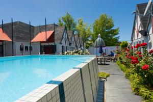 Bazén v ubytování Camelot Motor Lodge nebo v jeho okolí