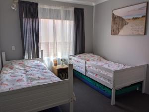 a bedroom with two beds and a window at Stableford Cottage Holiday Home Dunsborough in Dunsborough