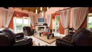 TV a/nebo společenská místnost v ubytování Vip Luxury Villa Privilege Exclusive