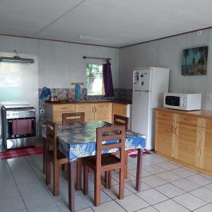 Kuchyň nebo kuchyňský kout v ubytování Raihei Location maison d'hôtes