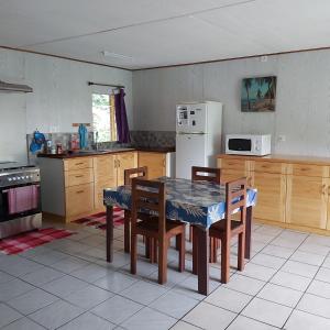 Kjøkken eller kjøkkenkrok på Raihei Location maison d'hôtes
