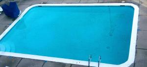 Piscina a RED CARPET INN LOUISVILLE NORTH -Jeffersonville In o a prop