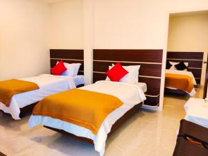 Postel nebo postele na pokoji v ubytování THAAI RESIDENCY