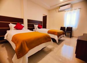 Postel nebo postele na pokoji v ubytování THAAI RESIDENCY