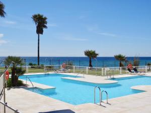 Bazén v ubytovaní B1 Casares del Mar - Large terrace Beachfront views alebo v jeho blízkosti