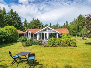 Zahrada ubytování 6 person holiday home in Højslev-By Traum