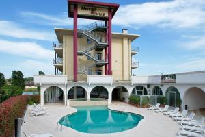 Bazén v ubytování Hotel Rivus nebo v jeho okolí
