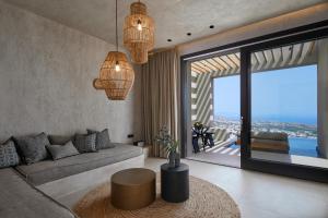 Posezení v ubytování North Santorini - A Luxury Spa Hotel