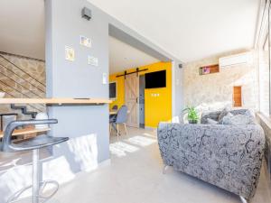Posezení v ubytování Boutique Holiday Home in Donje Polje with Pool
