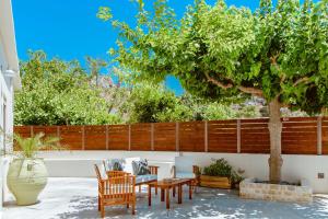 A garden outside Chania Paradise Retreat - Falasarna Villa Nostalgia
